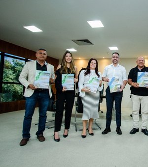 Governo de Alagoas entrega planos diretores da Barra de Santo Antônio e Milagres