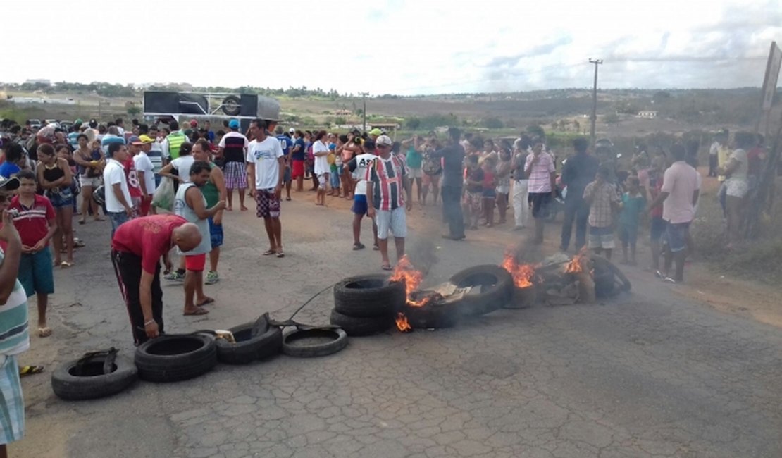 Protestos bloqueiam entrada de funcionários na Frigovale