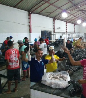 Moradores da região Norte recebem peixes da Semana Santa