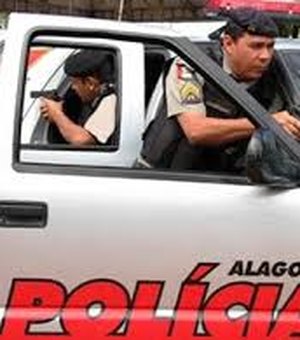 Após denúncia, suspeito é preso por tráfico de drogas na parte alta de Maceió