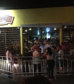 [Vídeo] Pancadaria e quebra-quebra encerram show em bar de Arapiraca