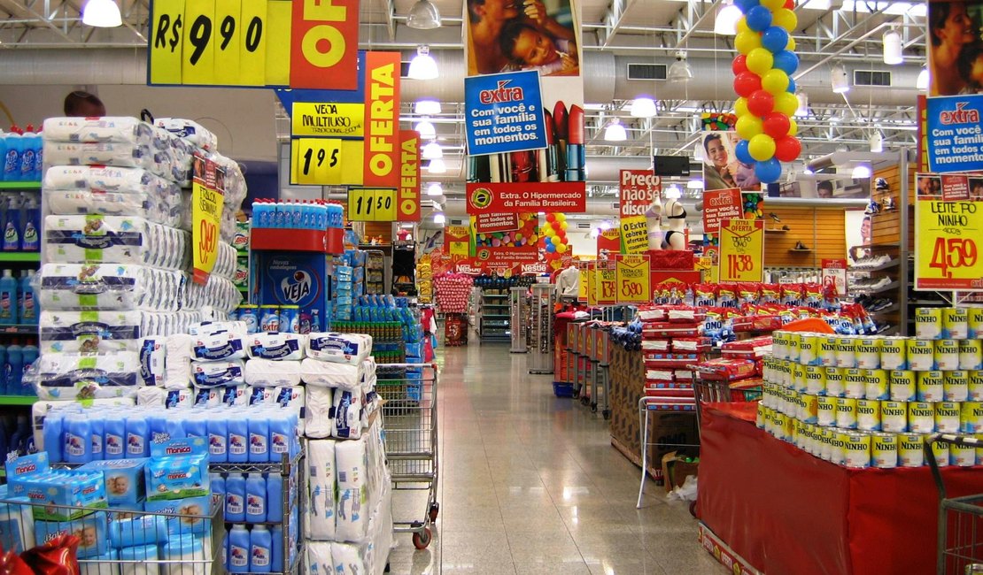Procon fiscaliza adequação da lei de precificação em supermercados de Maceió