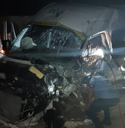HGE divulga estado de saúde de feridos em colisão de Van e Caminhão