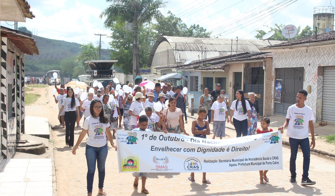 Cras de Porto Calvo promove caminhada em alusão ao Dia Nacional do Idoso