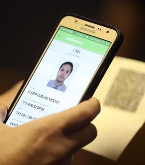 Motoristas já podem baixar carteira de habilitação no celular
