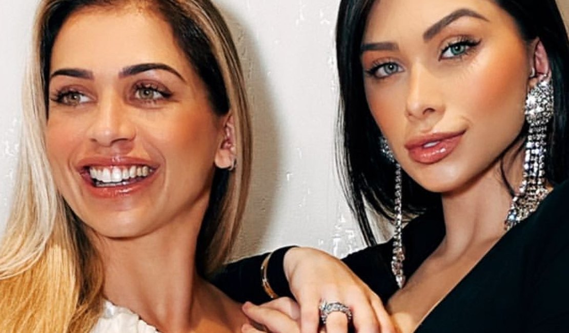 Flavia Pavanelli posa com a mãe e semelhança impressiona