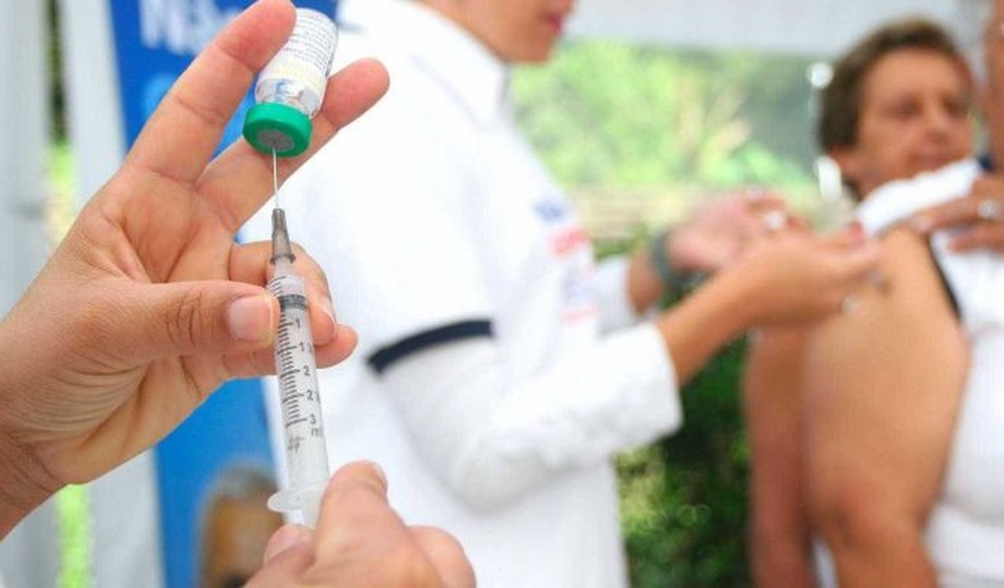 Vacinação contra hepatite A em SP prioriza gays e gera polêmica