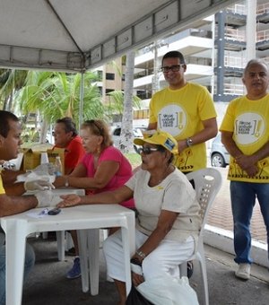 Ação educativa na orla de Maceió marca início das atividades do Maio Amarelo na capital