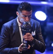 Português Cristiano Ronaldo ganha pela quinta vez o prêmio de melhor do mundo