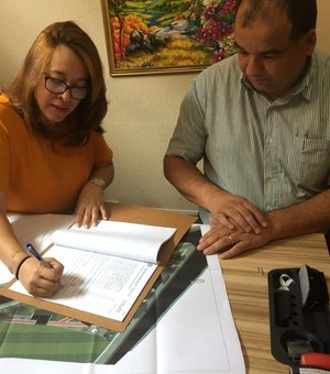 Tainá assina projeto para construção de rotatória e inserção de canteiro central no acesso à Lagoa da Canoa