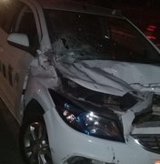 Carroceiro fica ferido após colisão entre táxi e carroça