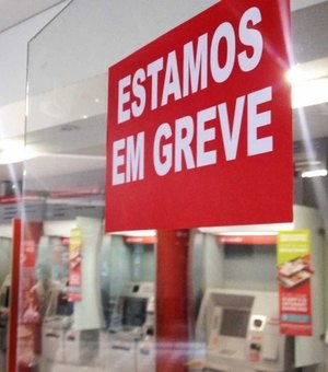 Bancários completam um mês de greve e dão abraço simbólico na Caixa no Rio