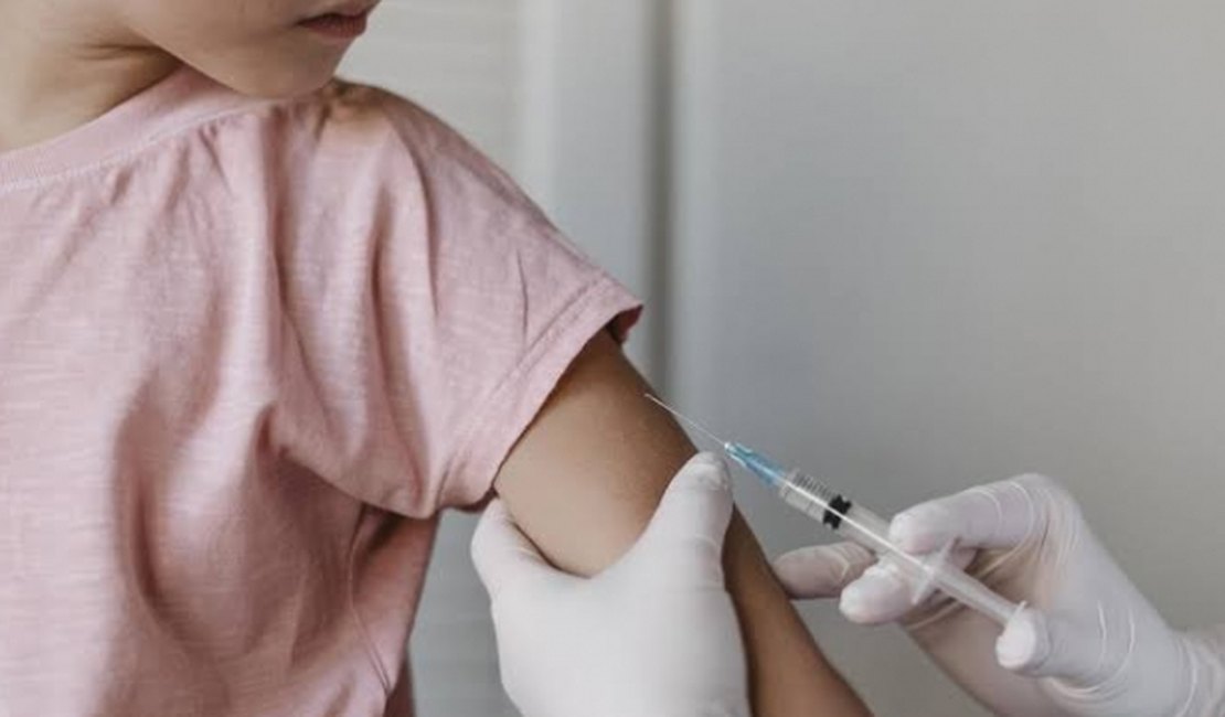 Palmeira inicia vacina contra a Covid-19 para bebês nesta quarta (23)
