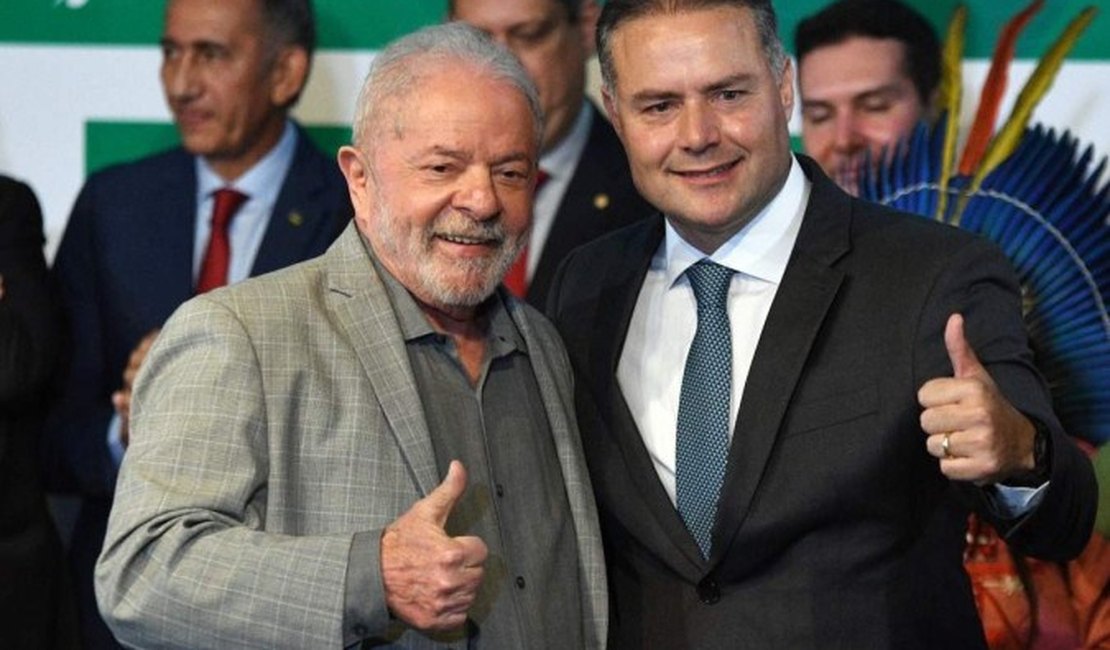 Lula pede a Renan Filho levantamento de obras inacabadas e traça plano para os 100 dias de Governo