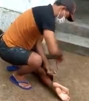 [Vídeos] Mãe e filha são amarradas por populares durante confusão em Porto Calvo