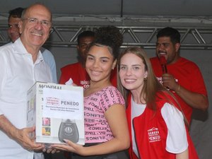 Famílias do bairro Santa Cecília recebem serviços e prêmios do Programa Assistência Com Você
