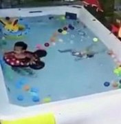 Bebê se afoga enquanto mãe se distrai com celular
