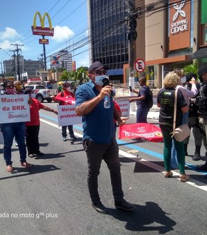 Moradores do Eustáquio Gomes realizam protesto na Fernandes Lima por falta de água