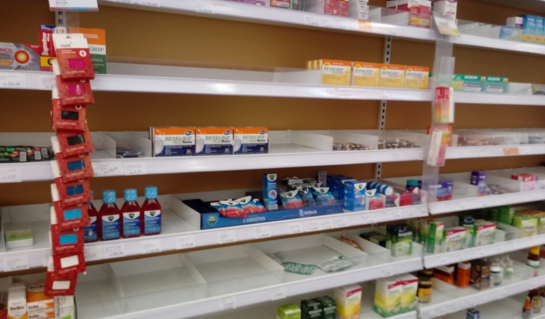 Procura por remédios de gripe faz com que prateleiras de farmácias se esvaziem
