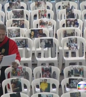 Padre Marcelo Rossi celebra missa para fotografias de profissionais da seúde coladas em cadeiras vazias
