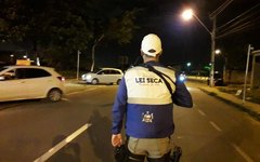 Operação Lei Seca aborda 160 veículos em Maceió