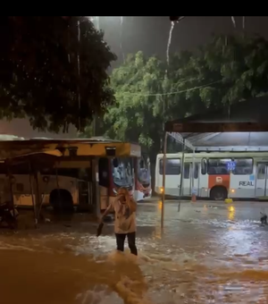 [Vídeo] Chuvas deixam ruas alagadas e estragos em Maceió e no interior