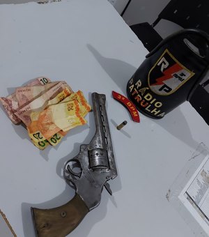 Dois homens são presos com arma, munição e produto de roubo no Jardim Esperança em Arapiraca