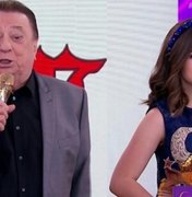 Raul Gil reclama do Teleton e fala de Maísa em conversa com fãs
