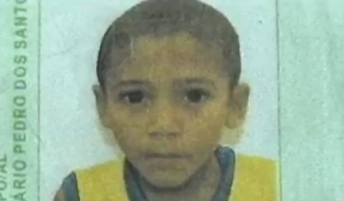 Garoto de 10 anos desaparece no alto da Jacarecica e família pede ajuda para encontrá-lo
