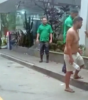 Mulher é filmada ao usar banheiro de posto no Rio, percebe e flagra frentista; homem foi demitido