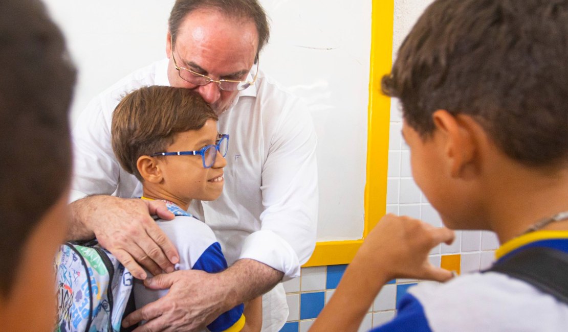 Prefeito Luciano reforça a rede municipal com a requalificação de escolas e novas creches