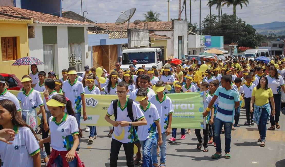 Em Girau do Ponciano, caminhada chama atenção para valorização da vida