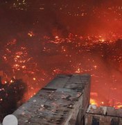 600 casas são atingidas em incêndio de grandes proporções