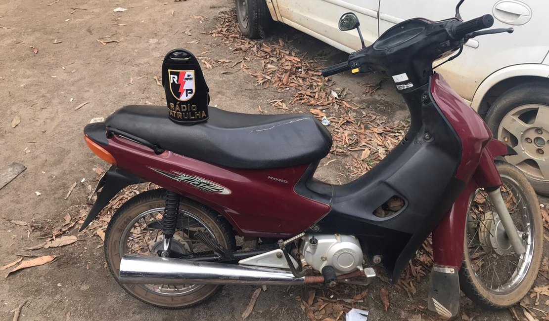 PM recupera moto Honda Biz que foi abandonada na zona rural de Taquarana