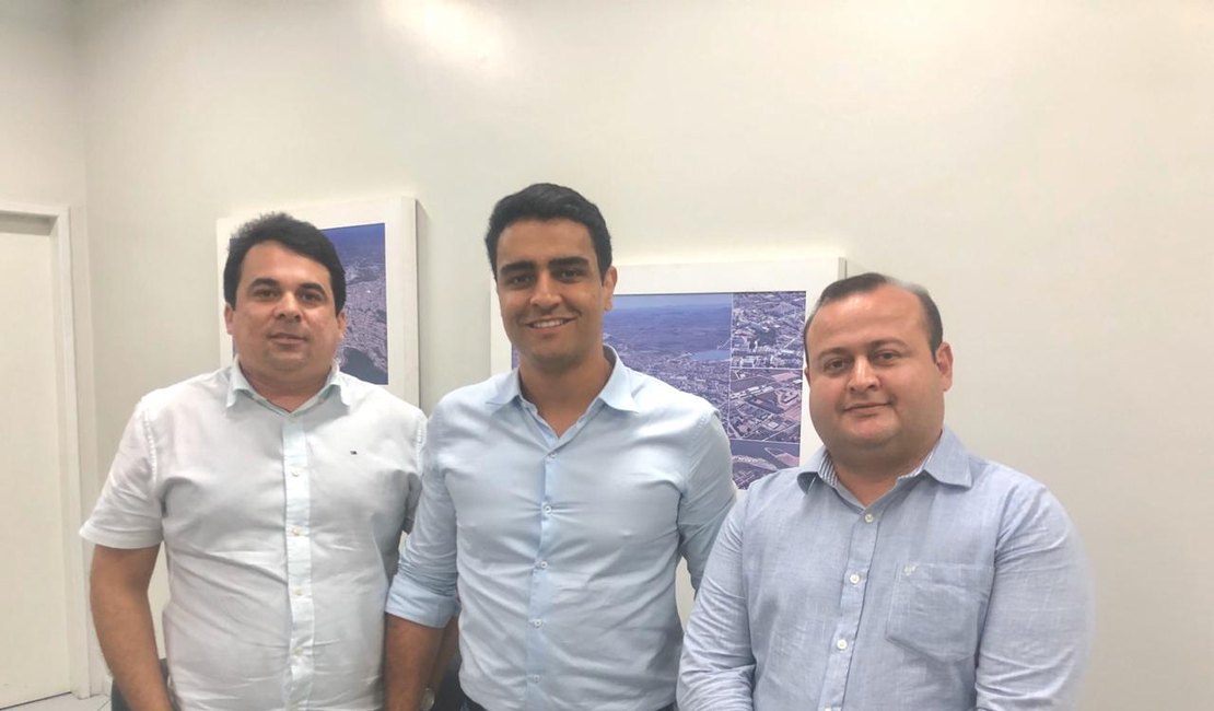 Léo Saturnino, Fábio Henrique e JHC comemoram autorização de rateio de precatórios