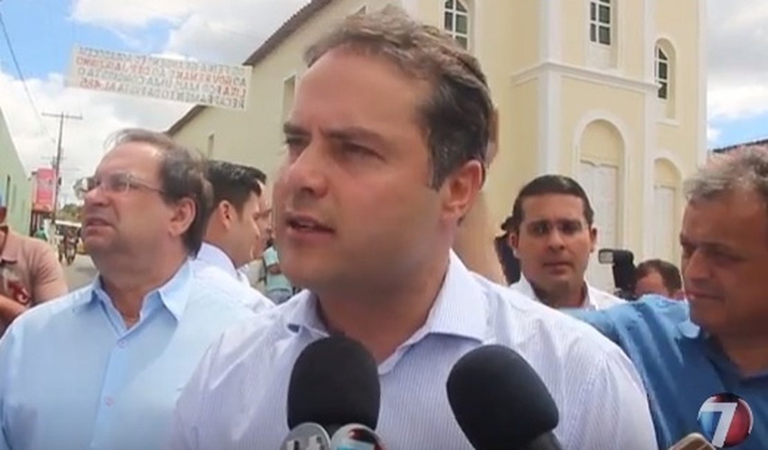 Governador de Alagoas anuncia antecipação do 13º salário aos servidores públicos