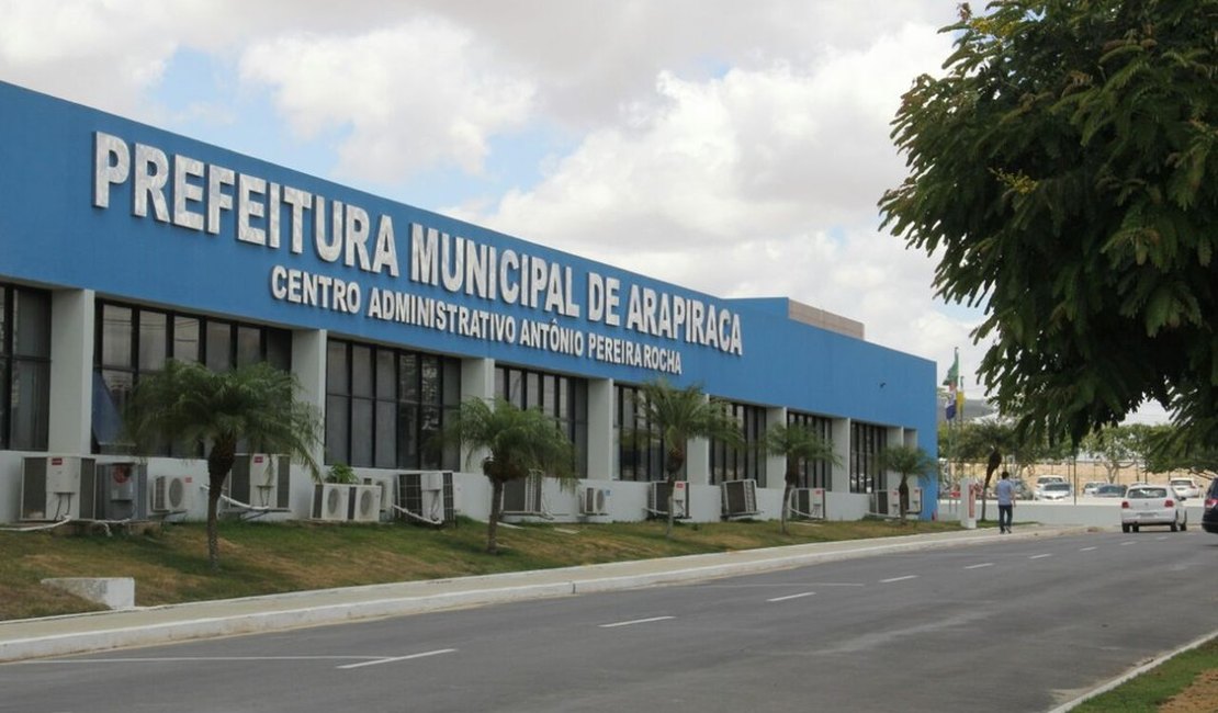 Servidores desmentem informação sobre 13º e Prefeitura de Arapiraca tira matéria do ar