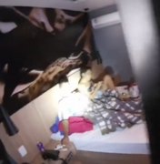 Líder de facção criminosa é preso em cama de motel com a namorada; veja vídeo