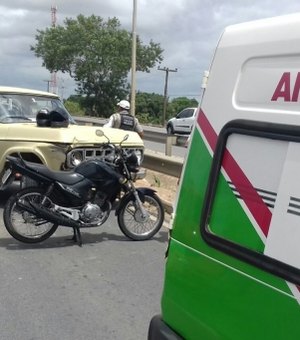 Ambulância se envolve em acidente em Arapiraca