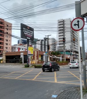 Motoristas registram semáforo sem funcionar na Jatiúca