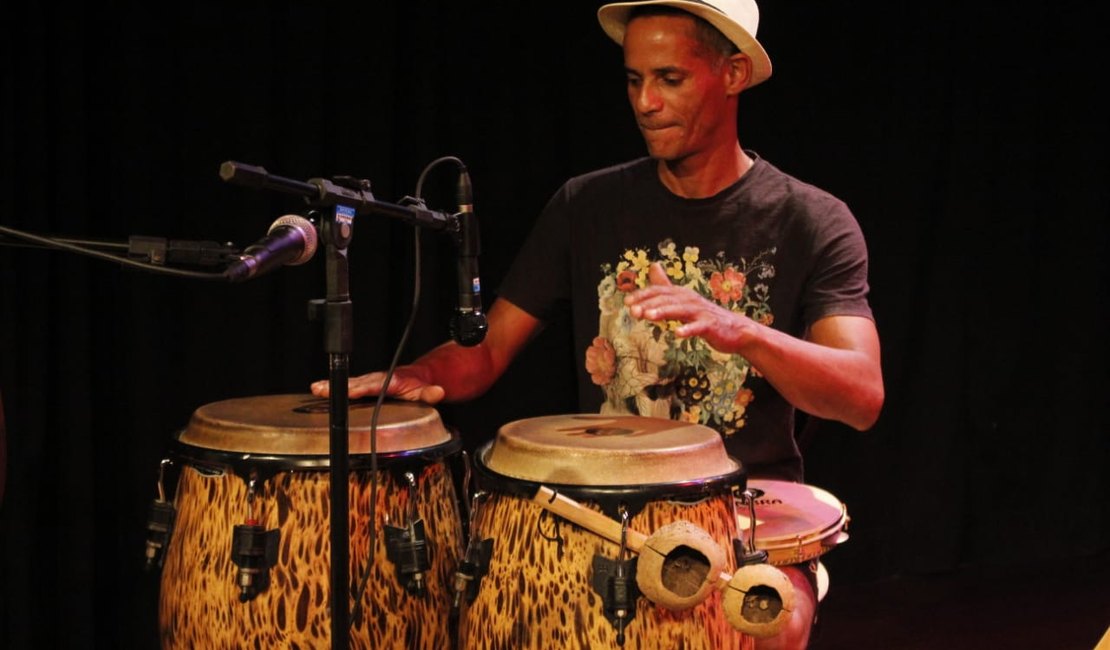 Percussionista Alagoano tem música exibida em série da Netflix