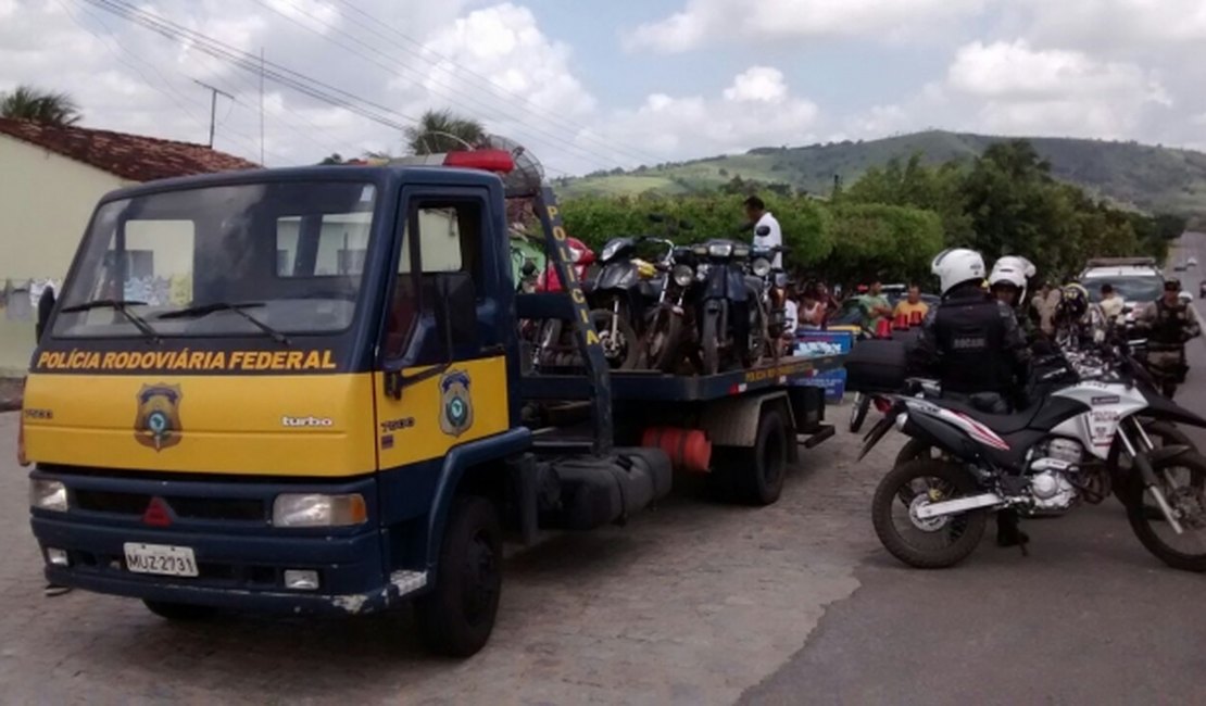 PRF prende 3 pessoas e apreende 11 motocicletas no Sertão de Alagoas