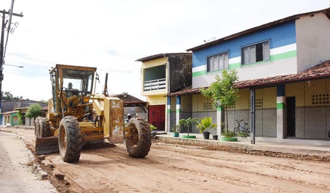 Prefeitura de Maragogi inicia pavimentação de rua de Barra Grande