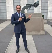 Indústria de armas critica Eduardo Bolsonaro por deboche a monumento da paz na ONU