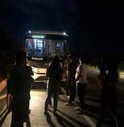 Ônibus com universitários de Porto Calvo colide com cavalo