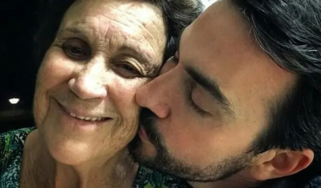 Mãe do Padre Fábio de Melo é intubada: 'Me desolou muito'