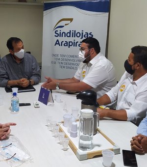 Hector Martins e José Edson participam de sabatina com empresários na sede do Sindilojas, em Arapiraca