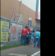 [Vídeo] Suspeito de assalto a ônibus é agredido por populares em Maceió