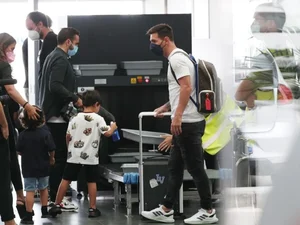 Messi vai assinar com PSG nesta terça-feira, diz pai do jogador