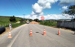 Rodovia AL 465 é temporariamente interditada em Porto Calvo